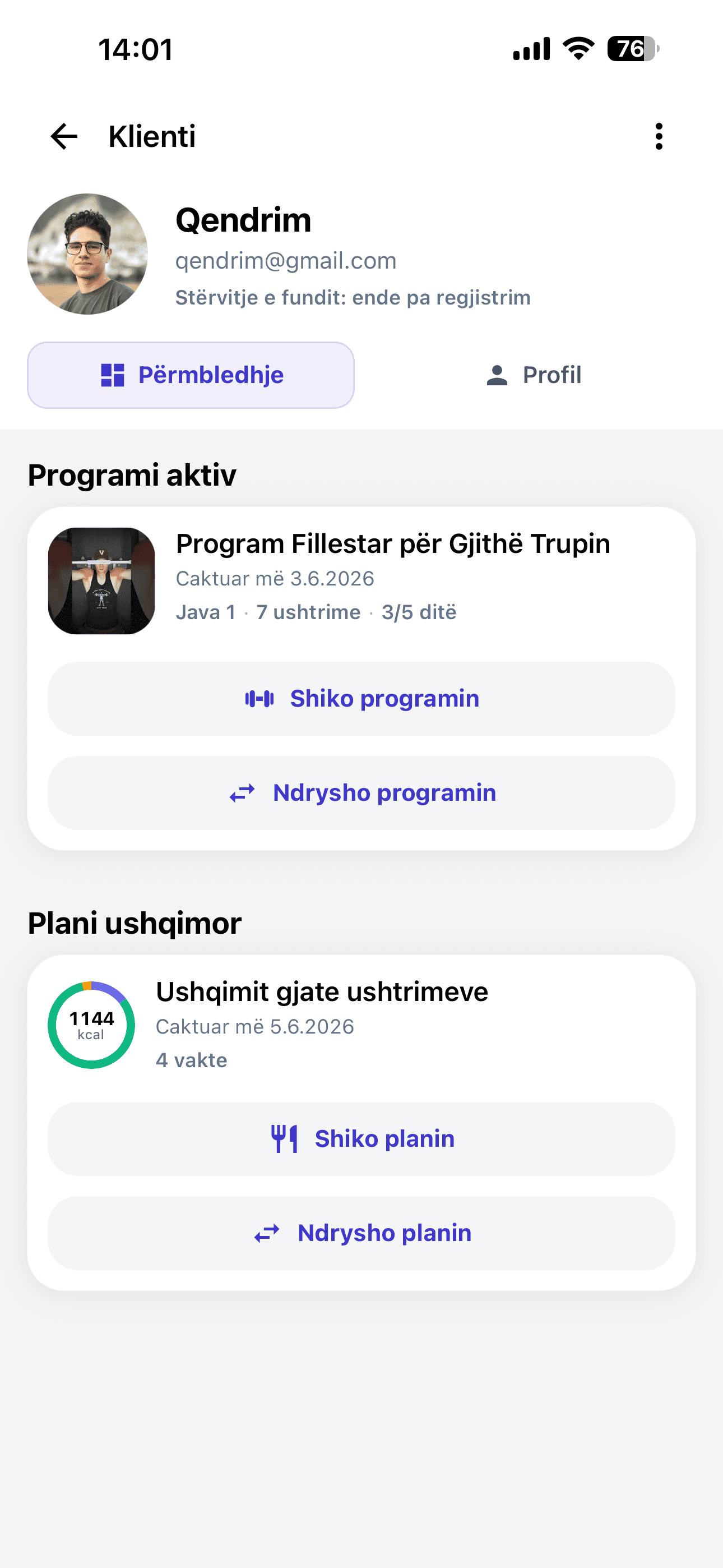 Aplikacioni mobil i trajnerit: lista e klientëve